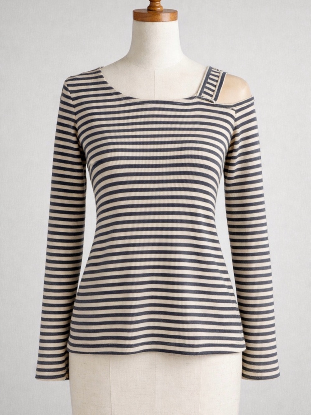 CAbi Dare Tee Striped Cold-Shoulder Long Sleeve Top - Gray & Cream, Size Medium
